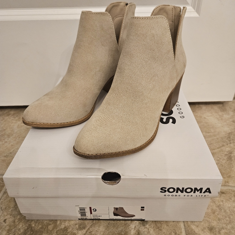 Sonoma Women's Beige Ankle Boots